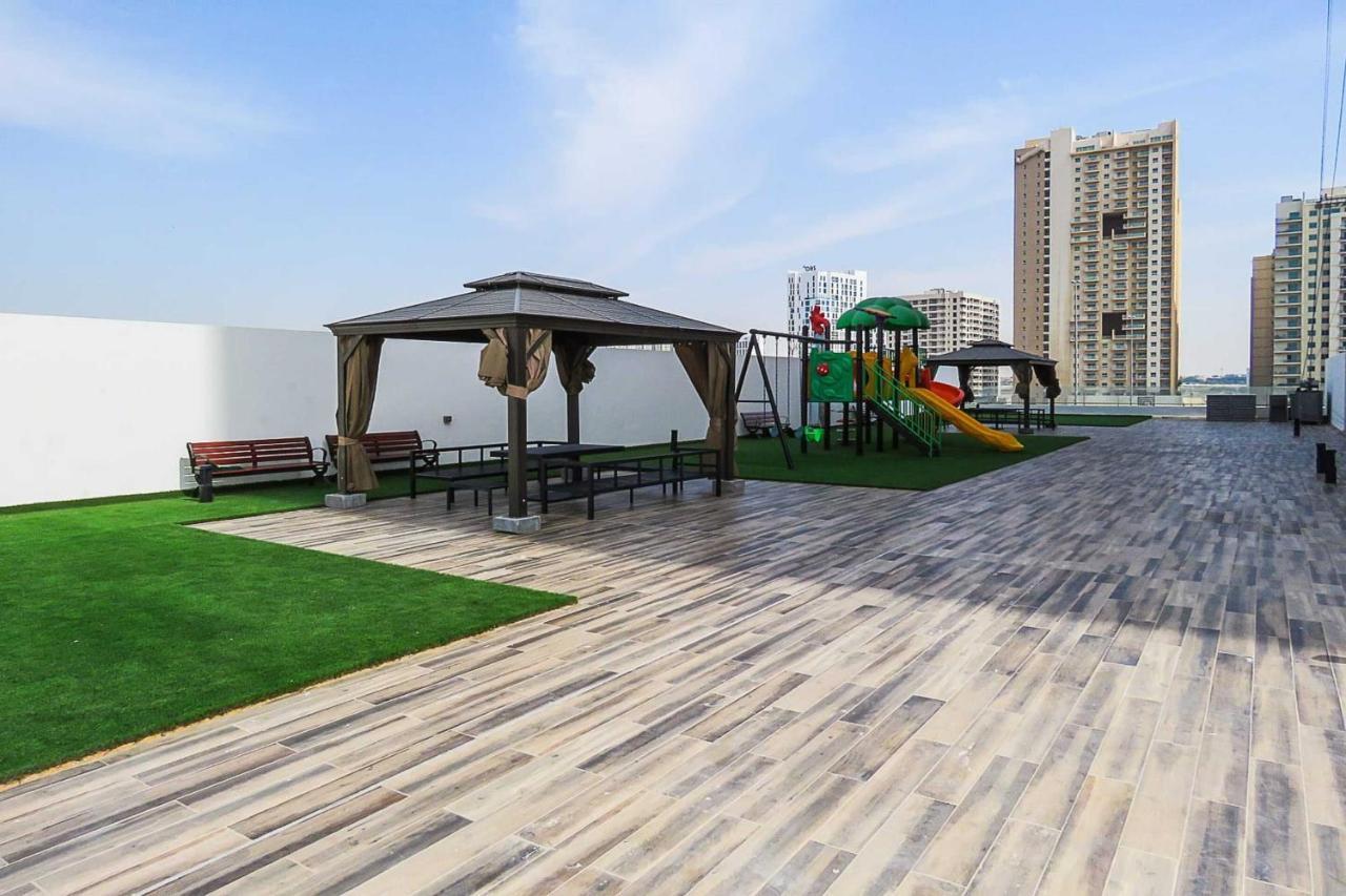 Oyo 860 Studio Apartment, Maya Tower 4, Jumeirah Village Triangle Dubai Exterior foto